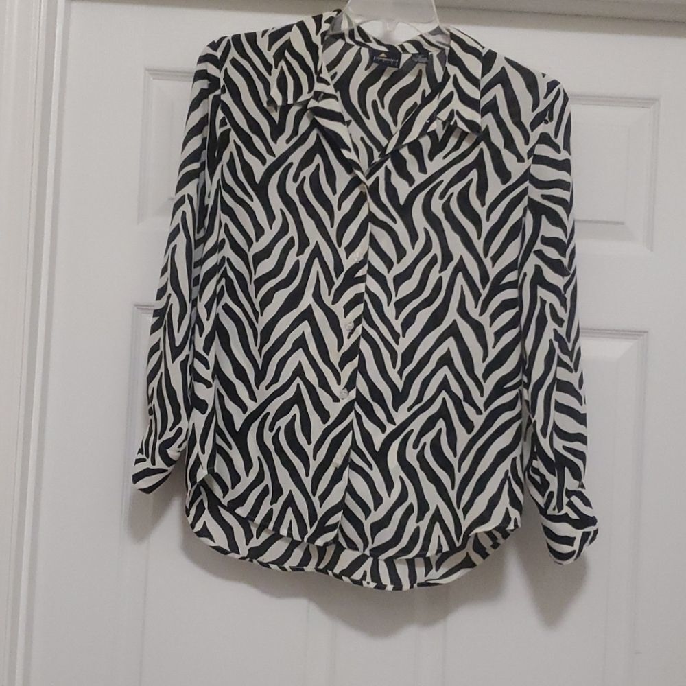 ❣️Lizsport petite black white long sleeve blouse